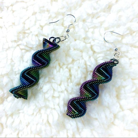 Spiral rainbow holographic earrings - Picture 2 of 4